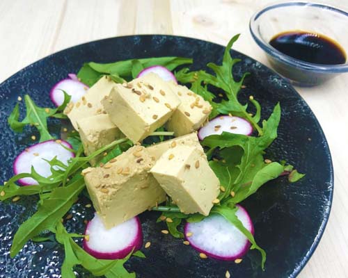 Light tofu tamari salad