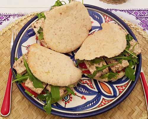 Sandwich pita au tofu olives et Sojami à tartiner