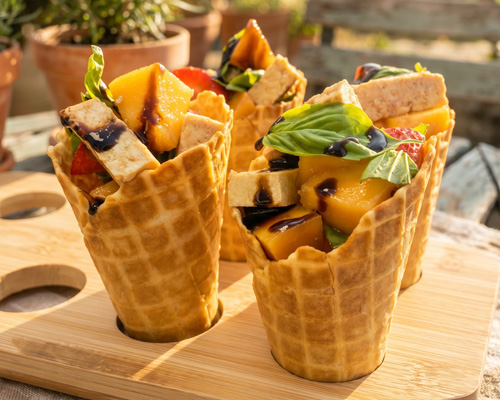 Salade de Tofu Nature melon et fraises en cornets